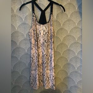 💸$7 bundled- 3 for$21 SALE💸 
Snake-print, Jersey Sleep Dress